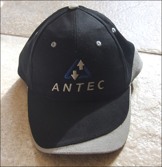 http://www.allo-olivier.com/Photos-Forum/Testes/Antec-Casquette-01.jpg